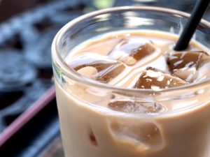 疲れた体には砂糖、ミルク入りのコーヒー